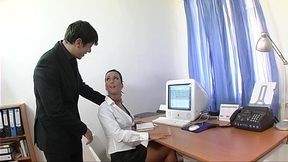 i caught my boss masturbating... and gave him my huge ass...