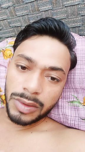 It&#039;s hot, the girl is wearing a small bra and showing the lotus waist, I love you, I love you, I love you, it&#039;s hot, girls, who is the small place?