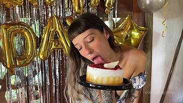 THE BEST BIRTHDAY SURPRISE ??? a real cock giving me until my ass is filled with milk