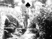 Hotwife caminhando na praia de biquini. Voyeur Cuckold