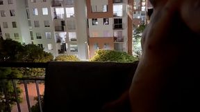 Me hice la paja en el balc&oacute_n del hotel y termin&eacute_ corri&eacute_ndome 2 veces en el ba&ntilde_o