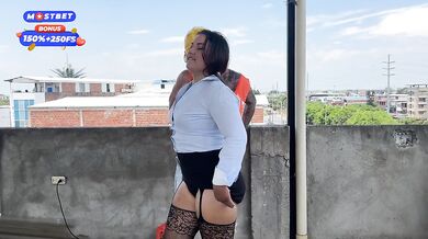 Horny Milf Linda Clauss fucks construction worker while she's home alone