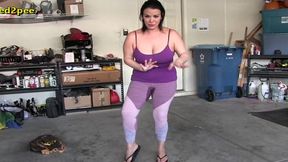 kenna valentina mom wetting her yoga pants