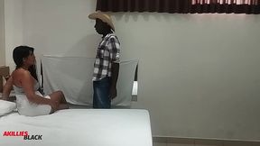 peao meteu a rola na dona da fazenda enquanto o marido estava no puteiro