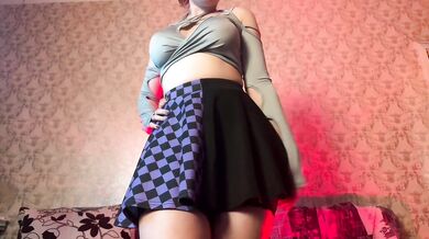 She flashed her ass in a pink skirt and made him crazy