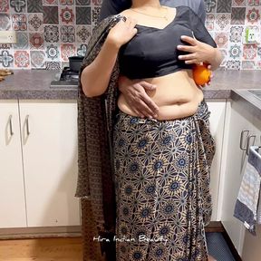 Best Erotic Seduction of Indian Couple - Saree Sex with Fruit - Food Fetish - Saree Strip