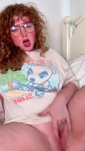 Amateur onlyfan exposes her wet pussy on live cams
