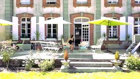 clara, 18ans, se livre a une orgie anale dans un chateau !