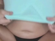 Milf española  con tremendas tetas súper cachonda en la cama