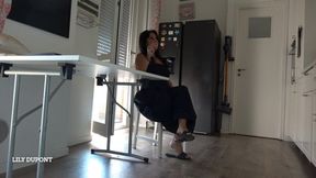 LILY DUPONT : PRIVATE TIME AT MY FEET
