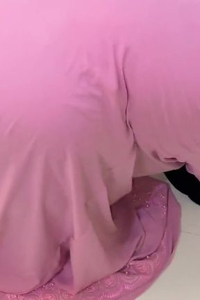 Arab Big Ass Hot Stepmom Stuck Under Bed Now She Want Anal Fuck From Stepson - Muslim Sex Video