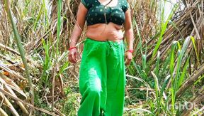 Indian Bhabhi Ki Gand Aur Chut Dono Mein Chudai Sugarcane Ke Khet Mein Ghar Se Bahar Indian Sex Video