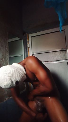 Strafhard2k shows how he shave his dick hairs