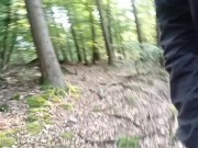 masturbation dans les bois main droite et main gauche