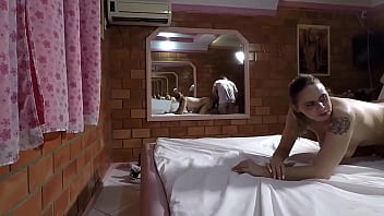 Usei A maquina do sexo antes de transar com o gogo boy