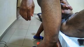 Cette bbw se fait d&eacute_molir la chatte jusqu'_a cumshot