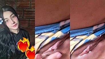 Latina se masturba y se toca su pussy