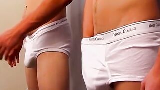 Threesome twinks Justin Mack and Peewee know how to party