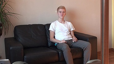 Blond boy - kouření čůráka až do konce!