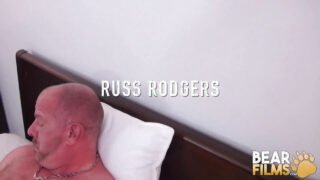 Harter, ungeschützter Sex für mollige Bären-Schwule: Blowjobs an riesigen Schwänzen, die in versauten Samenergüssen enden.