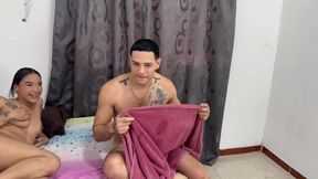 LLEGO DE VIAJE A CASA DE MI PADRE Y LA PUTA DE MI HERMANASTRA ME RECIBE BIEN DANDOME SU RICA CONCHA