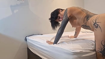 Meu colega de quarto queria me comer toda hora