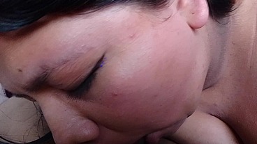 RICA GORDA ME HACE UNA MAMADA CALIENTE!!,Morena Latina Haciendo Sexo Oral - Cornuda Esposa Siendolo Infiel con su Compañero de Trabajo - Colombiana Mamando