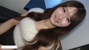 Stunning Beauty with a Model-like Figure That Rivals Top Gravure Idols