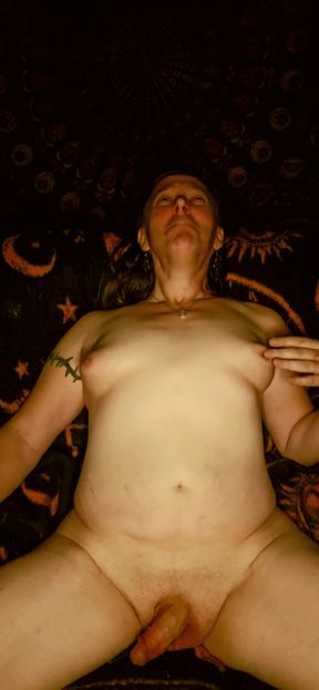 Kaleigh plays with herself, edging and denying orgasm (Day 9 of 13 edging, Part 1)