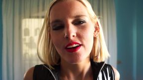 Blonde in latex boots dildos her pussy