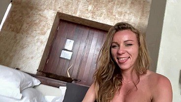 Je bouffe le cul de mon homme , le suce et le fait jouir avec mon doigt dans son cul
