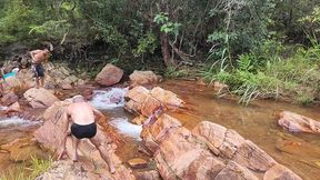 fucking the hottie s ass on the waterfall trail with a lot of heat and total adrenaline, we were almost caught. vagninho e luna oliveira