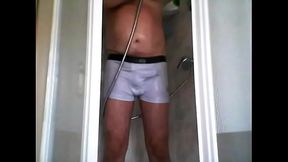 mon cocu sous la douche