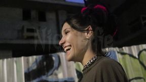 fiz um drink pra uma desconhecida e ela deixou eu gravar ela mamando minha pica toda