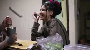 fiz um drink pra uma desconhecida e ela deixou eu gravar ela mamando minha pica toda