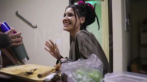 fiz um drink pra uma desconhecida e ela deixou eu gravar ela mamando minha pica toda