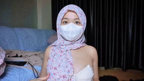 Mystery Muslim Girl Sensual Curves Under the Veil