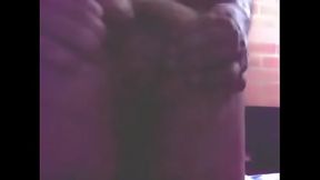 moviendo y abriendo un poco mi colita