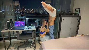 Dei minha bucata para meu personal pauzudo. Casada gostosa, fode com personal e ainda humilha o corno manso que s&oacute_ ficou na punheta.