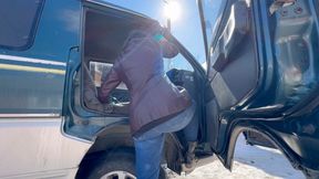 she need 3 minites to start her car m0