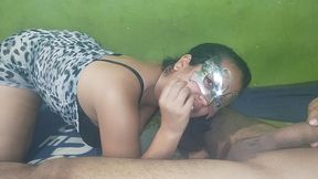 mi vecina sexy tiene el fetiche de chupar bolas, le digo que las tengo bien grandes y de una vez me quito el pantalon para chuparlas / abneyzimmer