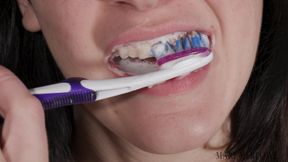 Brushing My Teeth Close Up - Mari Merlowe 720p