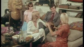 Cô gái lẳng lơ cổ điển bị đâm sâu vào hậu môn