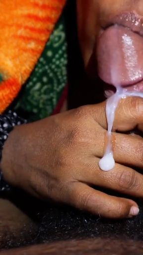 18 sal ki ladki land ki cycle machine Le rakhi hai   Clip 1