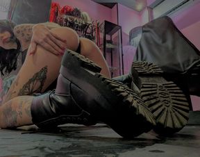 Calci, fetish anfibi e degradazione