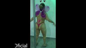 Na rabo  bem grande e masturbado.