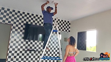 NÃO TENHO DINHEIRO PRA PAGAR O ELETRICISTA PAGUEI DE OUTRA FORMA MAIS GOSTOSA COM MINHA BUCETA - MARCIO BAIANO OFFICIAL
