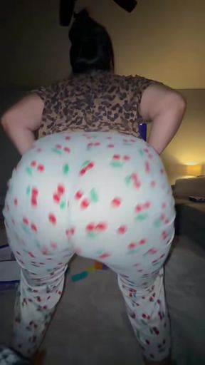 See me naked here https onlyfans com mommyanddaddyxx ass twerk