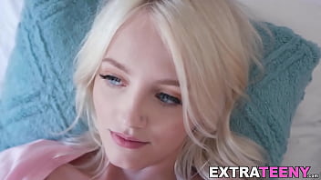 Petite lady Kate Bloom treated with fat cock and big facial