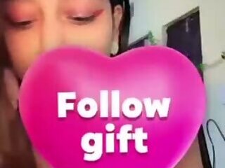 Hot Zoya Playing With Boobs Chamet Live